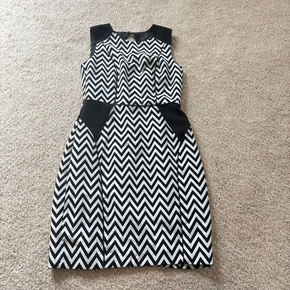 H&M Black and White Chevron Dress - Picture 1 of 8
